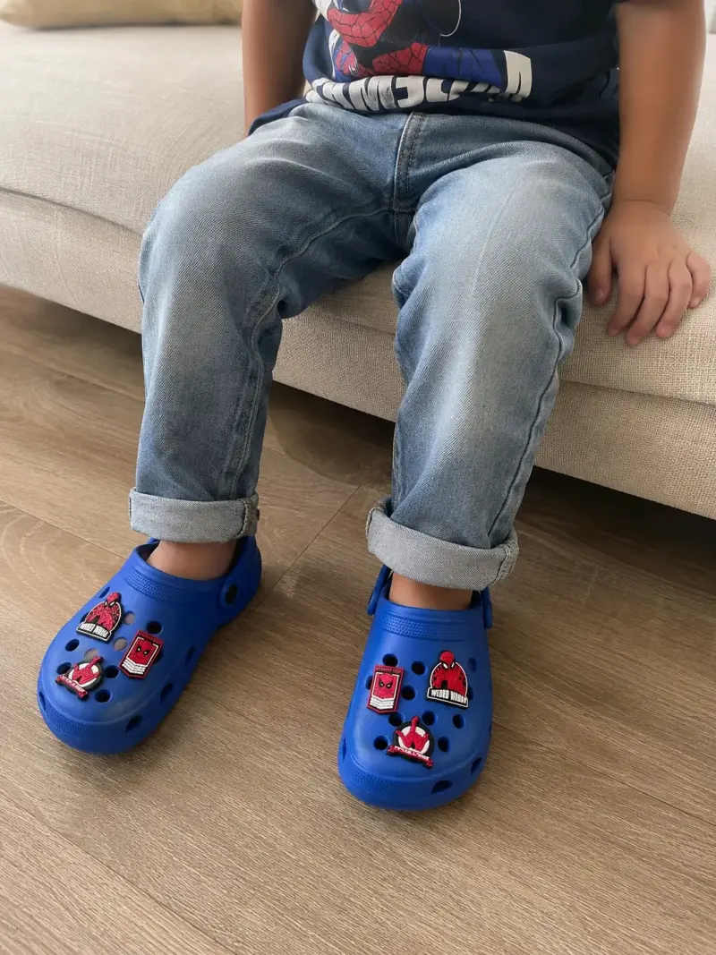 Zapatos azules con diseño infantil - 1
