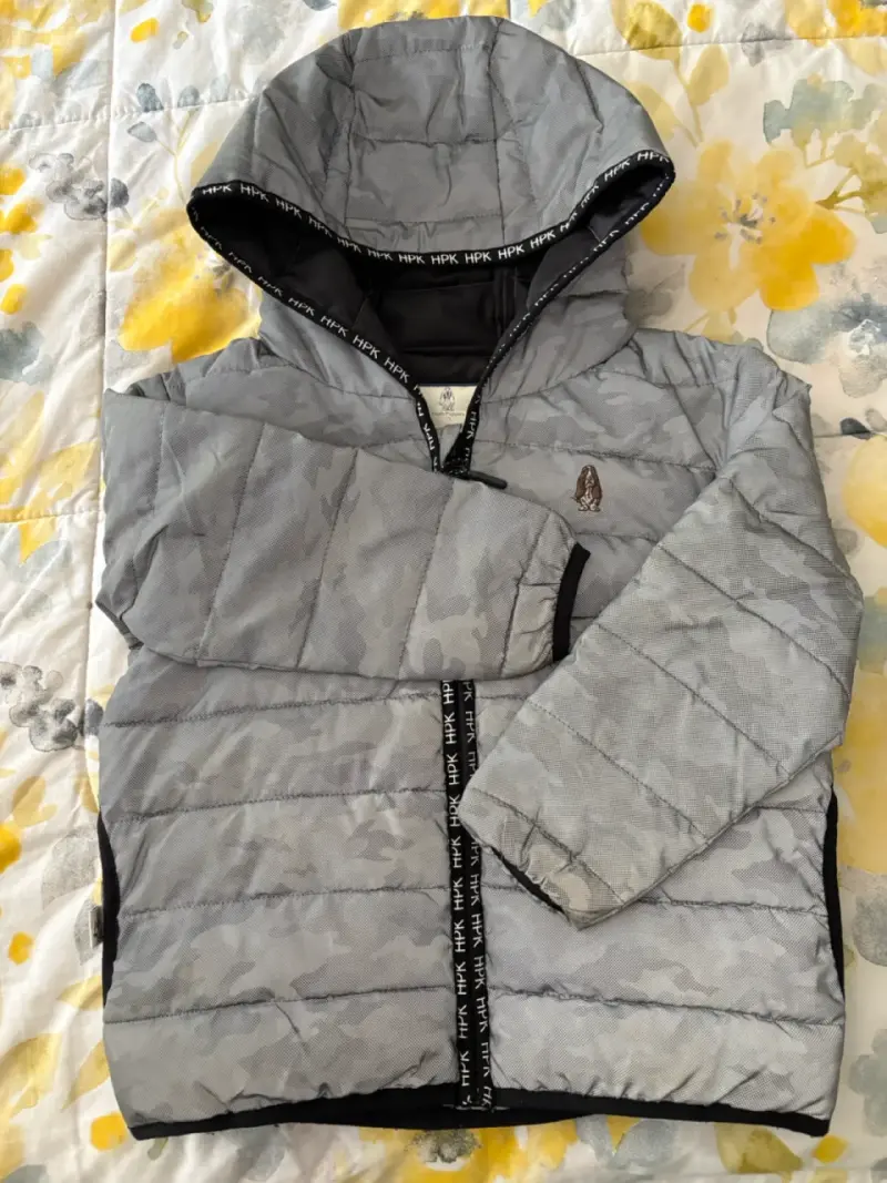 Chaqueta inflada gris con capucha - 1