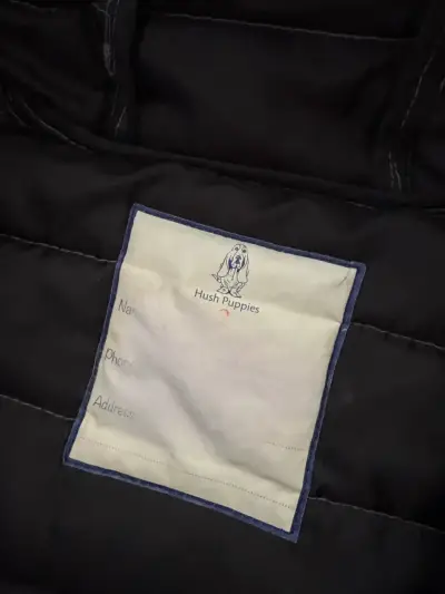 Chaqueta inflada gris con capucha - miniatura 2
