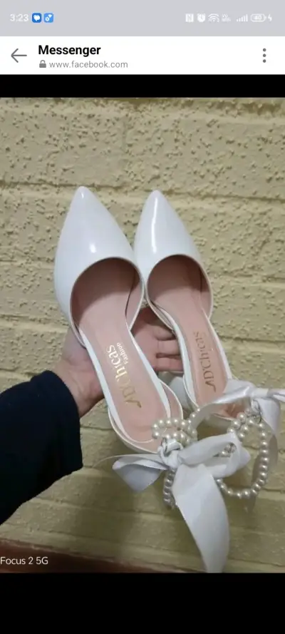 Zapatos de taco alto blancos - miniatura 2