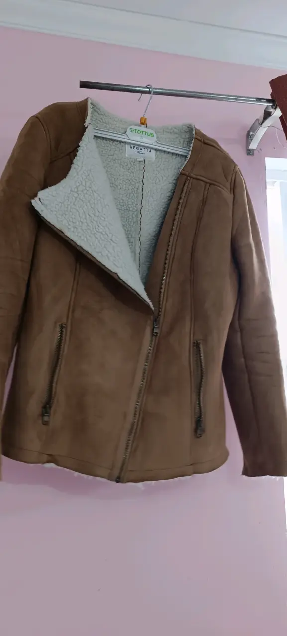 Chaqueta marrón con forro polar - 1