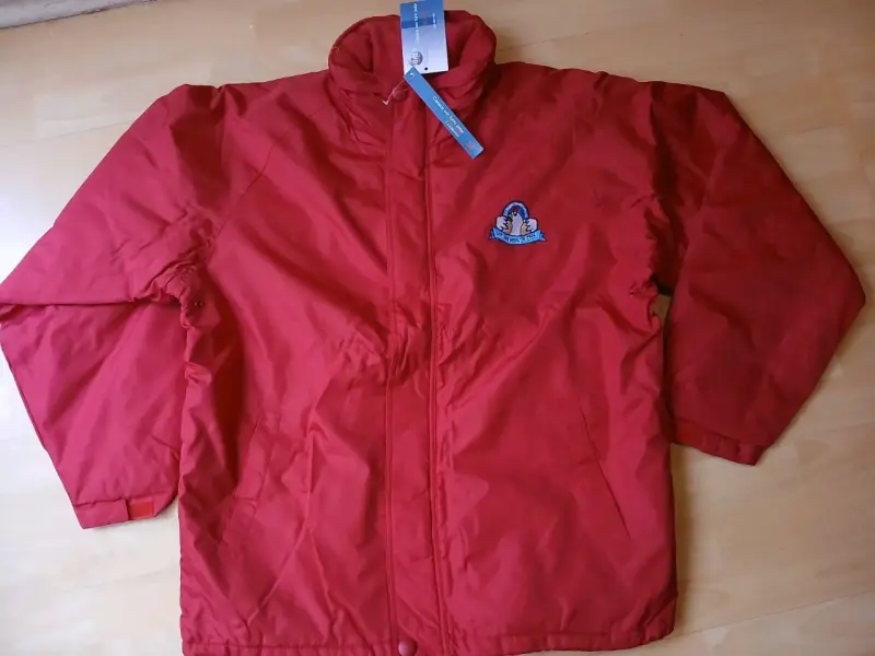 Chaqueta roja nueva con etiqueta - 1