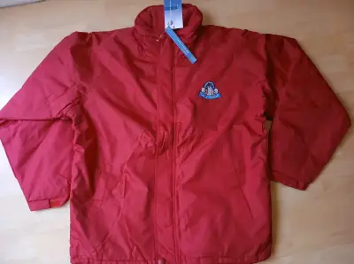 Chaqueta roja nueva con etiqueta - miniatura 2