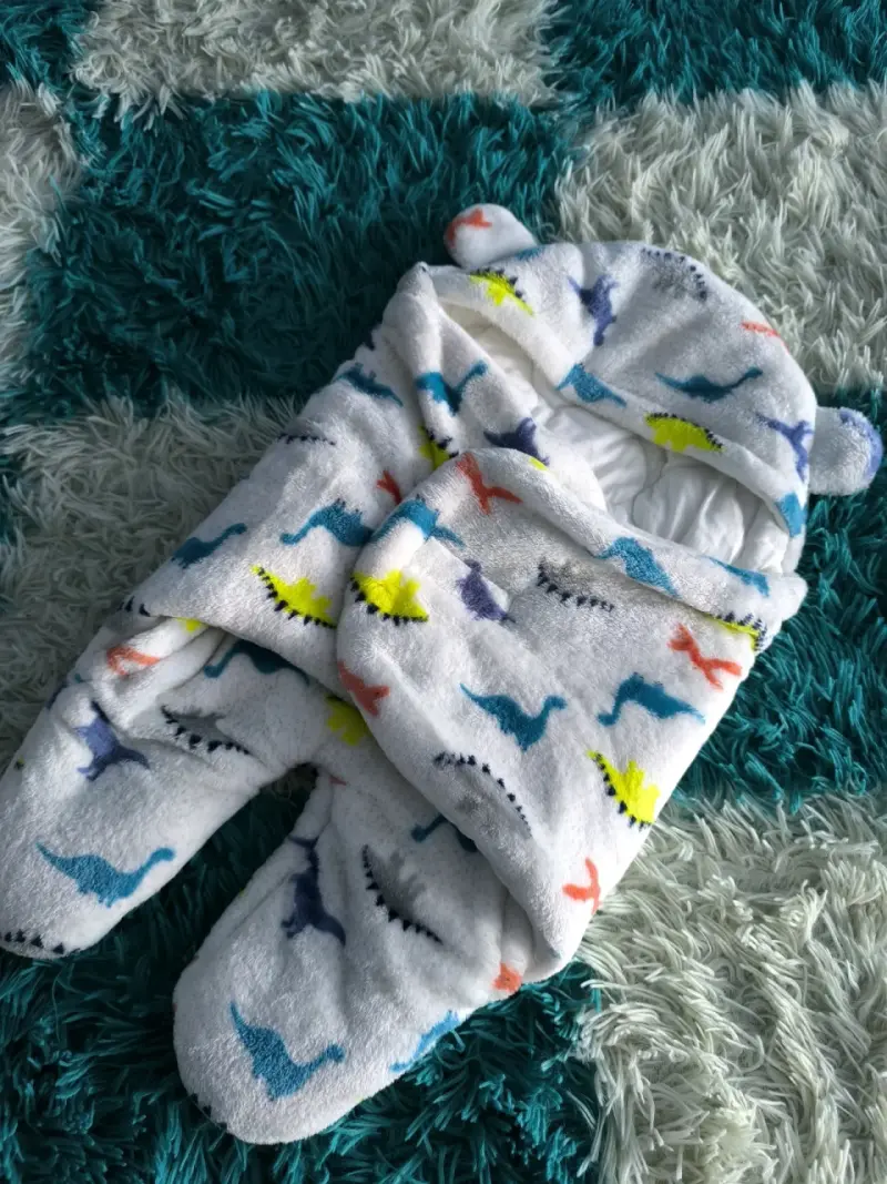 Saco de dormir de bebé con dinosaurios - 1