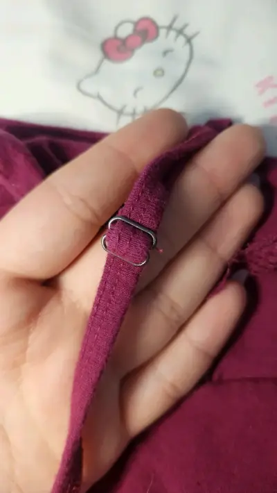 Top burdeo con encaje - miniatura 2