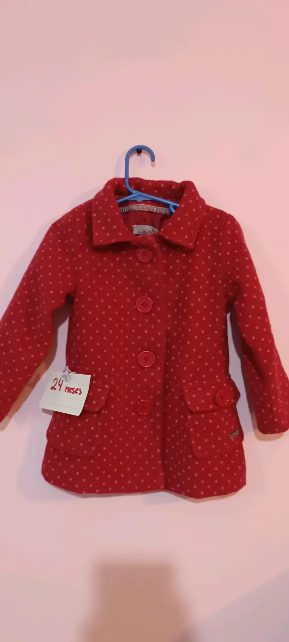 Abrigo rojo de lunares 24 meses