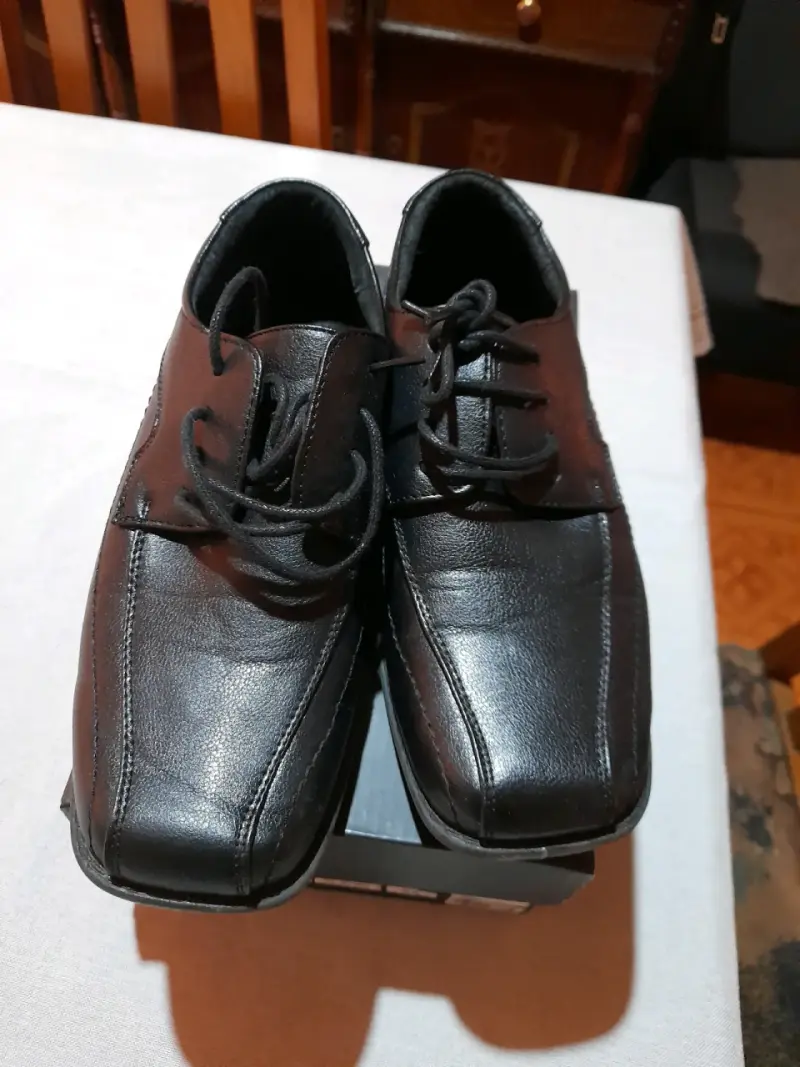 Zapatos formales negros para hombre