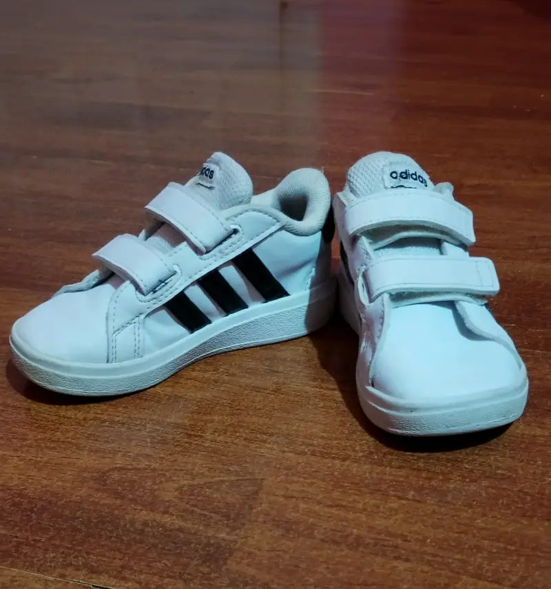 Zapatillas Adidas blancas n24