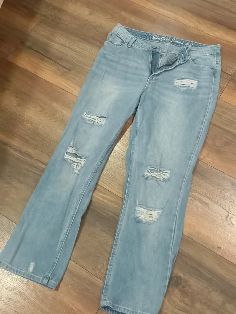Jeans celestes rasgados - 1