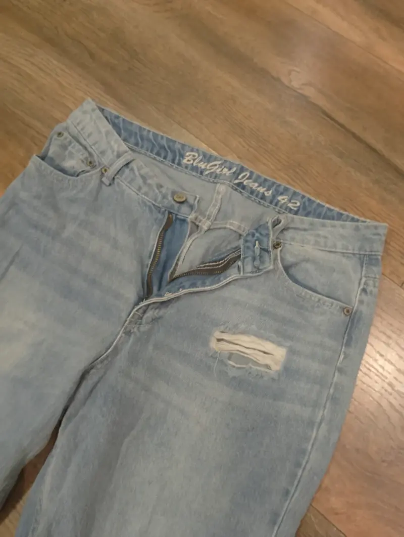 Jeans celestes rasgados - 2