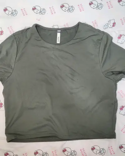 Polera verde oliva - miniatura 1