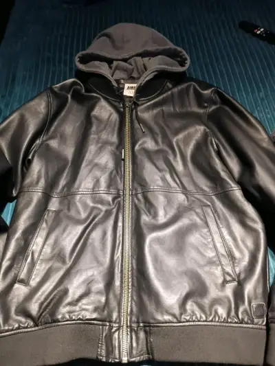 Chaqueta de cuero con capucha - miniatura 1