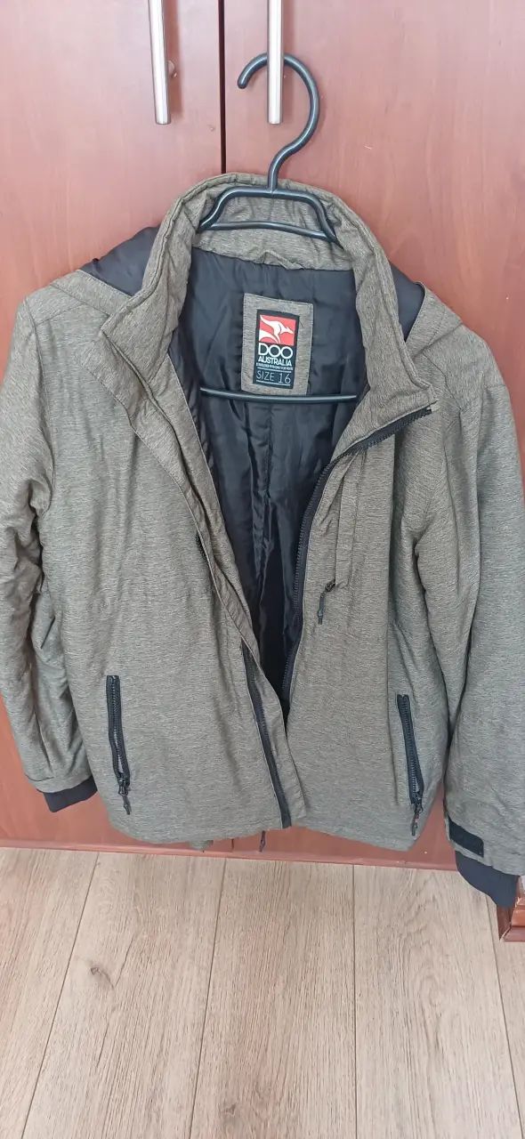 Chaqueta verde con capucha - 1