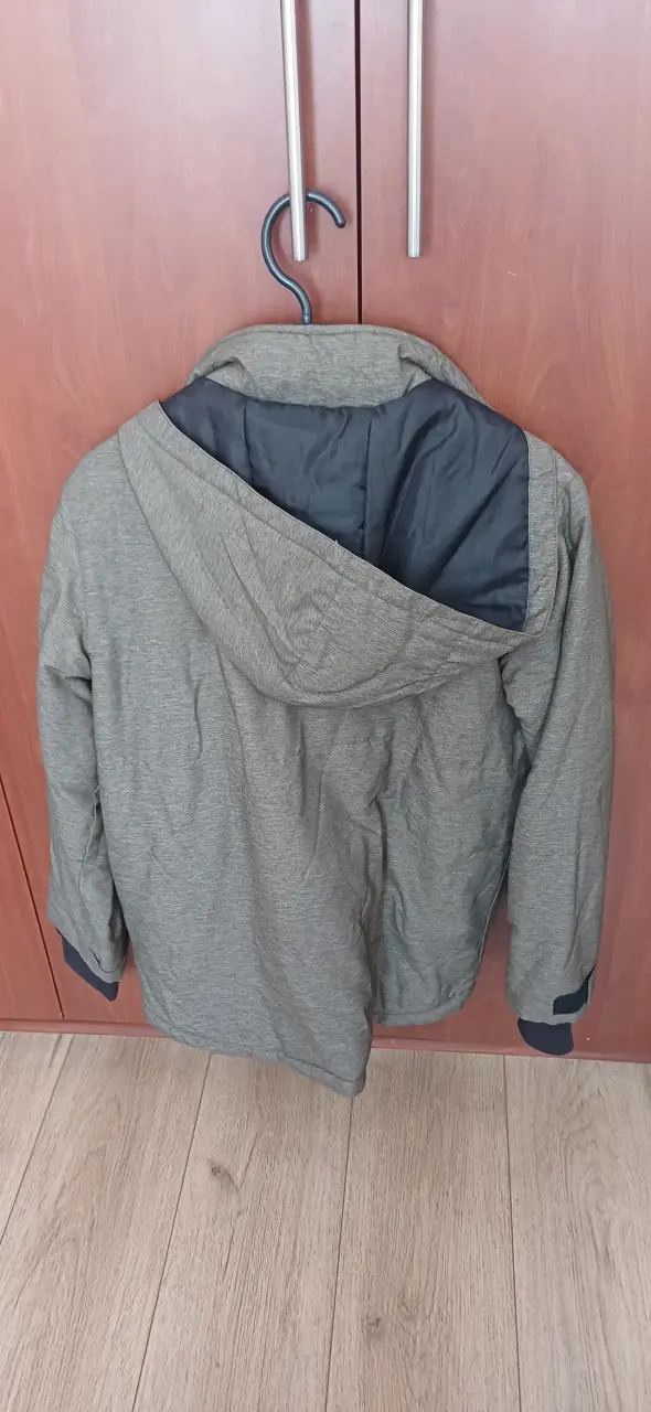 Chaqueta verde con capucha - 2