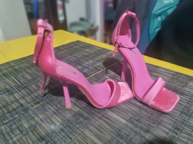 Tacones altos rosas elegantes - 1