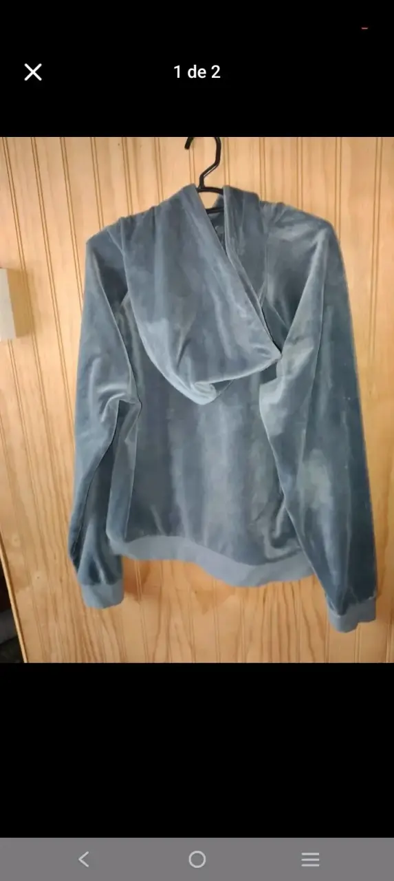 Polera gris con diseño - 2