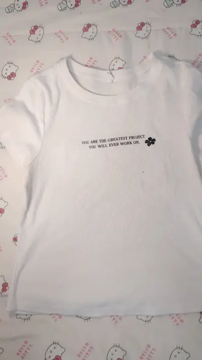 Polera blanca con estampado negro - miniatura 1