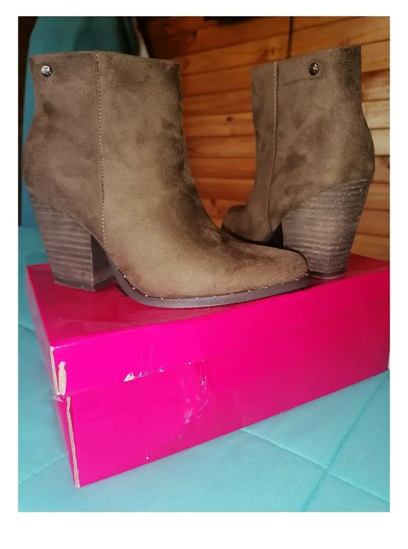 Botines de gamuza café - 1