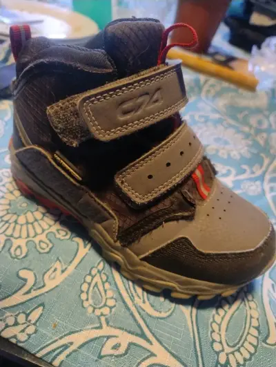 Zapato infantil deportivo gris - miniatura 1