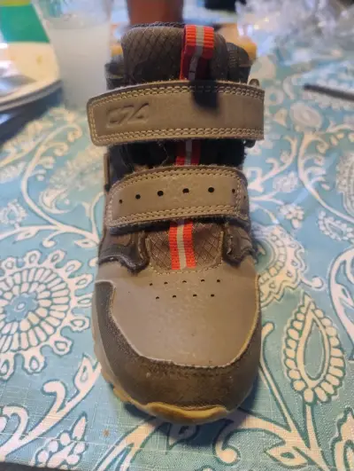 Zapato infantil deportivo gris - miniatura 2