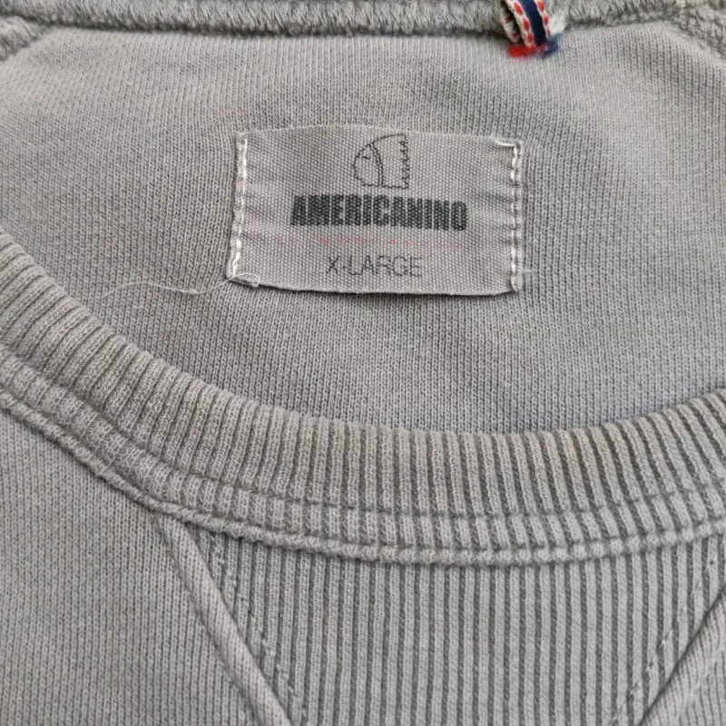 Polerón gris con estampado corazón - 2