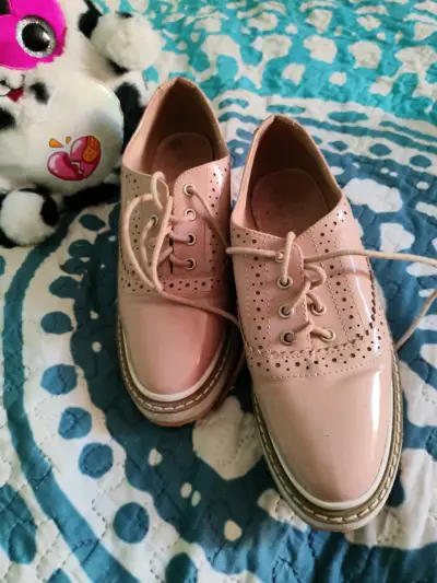 Zapatos rosados con cordones - miniatura 2