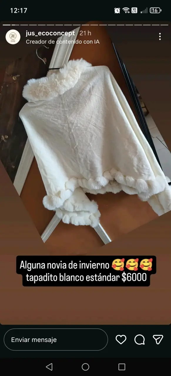 Poncho blanco con felpa