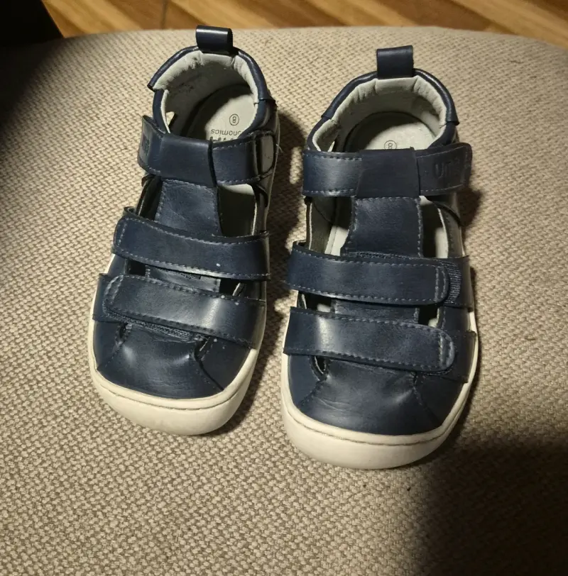 Sandalias azules de niño - 1