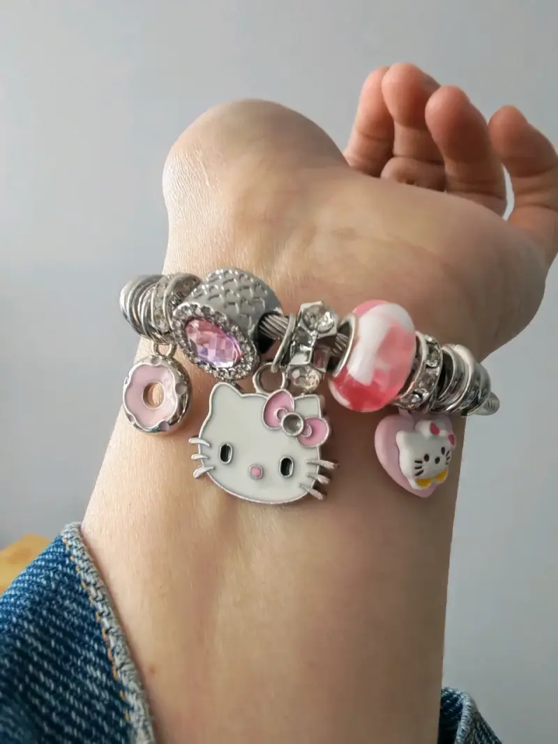 Pulsera Hello Kitty con dijes - 1