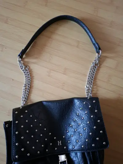Cartera negra con tachas - miniatura 2