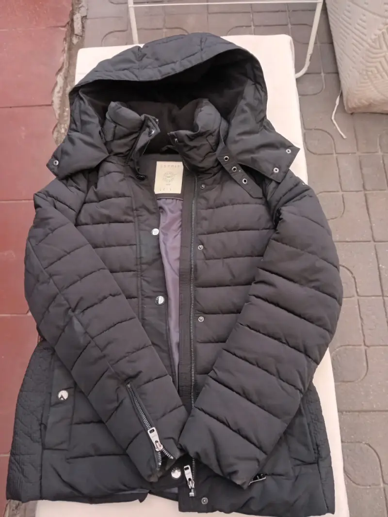 Chaqueta acolchada gris con capucha - 3