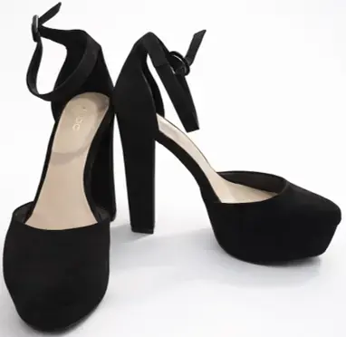 Zapatos negros de gamuza negra con plataforma