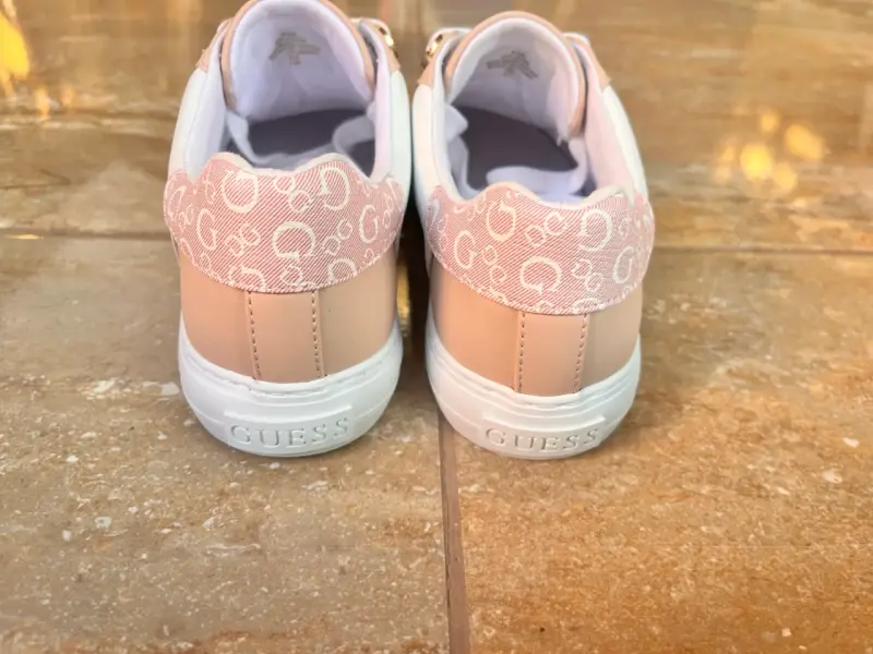 Zapatillas Guess rosadas y blancas - 2