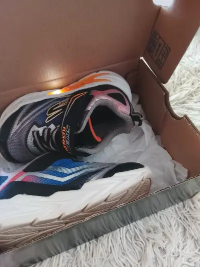Zapatillas deportivas con luces - miniatura 1