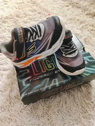 Zapatillas deportivas con luces - miniatura 3