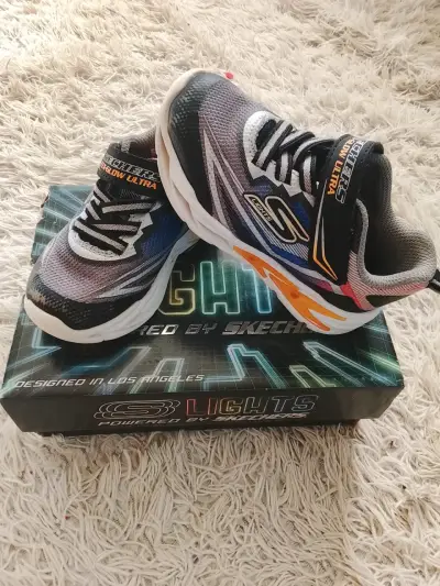 Zapatillas deportivas con luces - miniatura 4