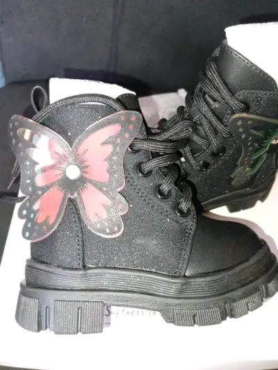 Botines negros con mariposa - miniatura 3