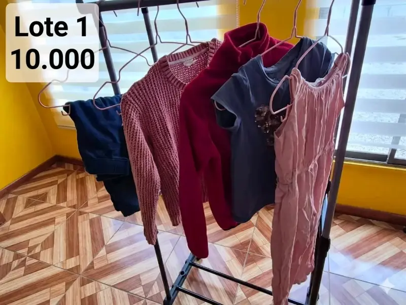 Lote de ropa infantil variada - 1