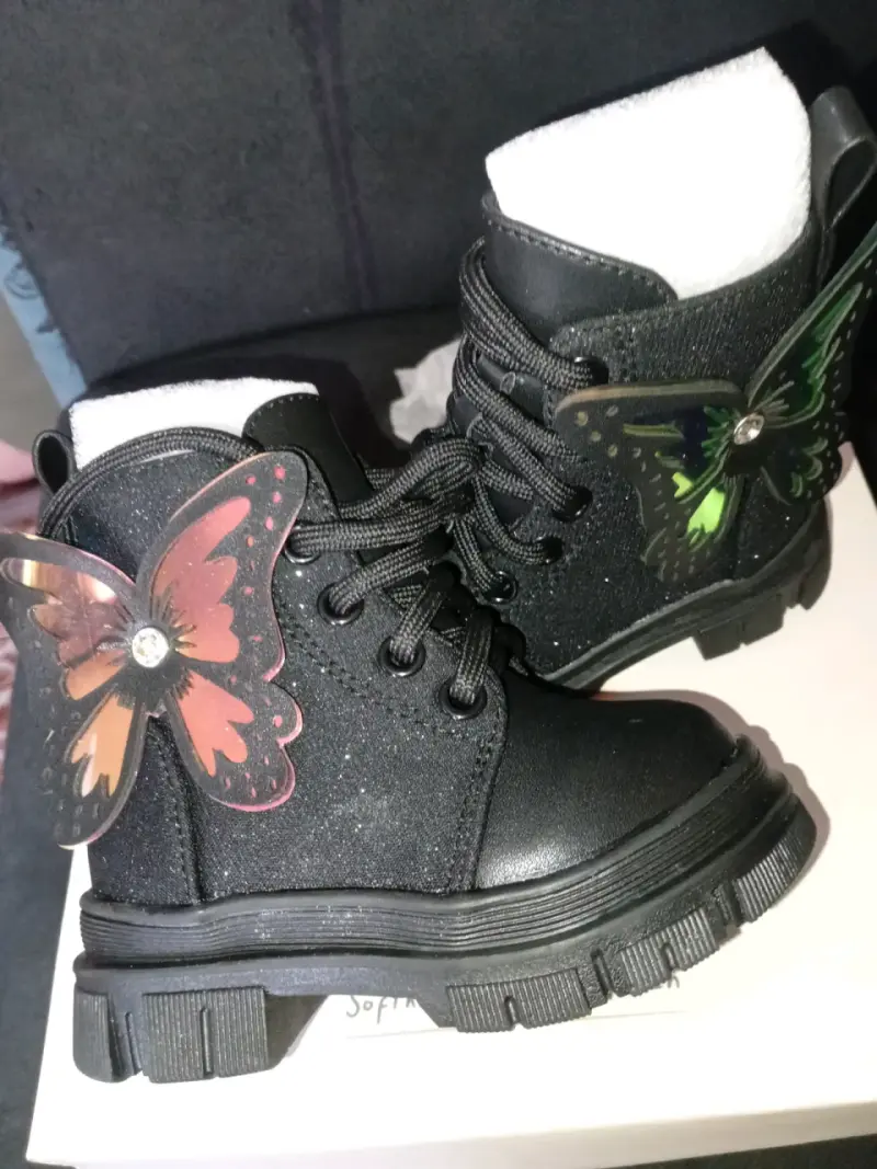 Botines negros con mariposa - 4