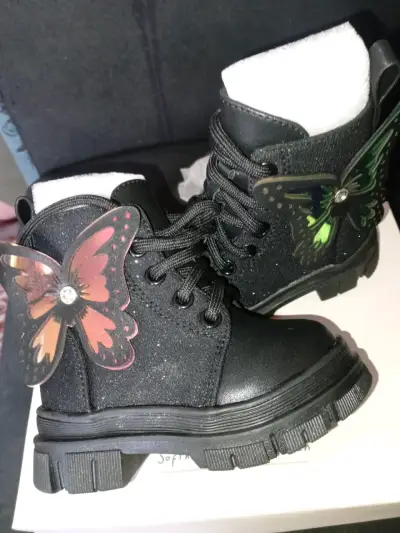 Botines negros con mariposa - miniatura 4