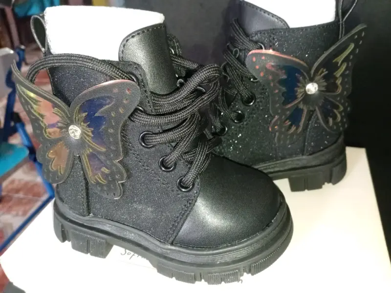 Botines negros con mariposa - 5