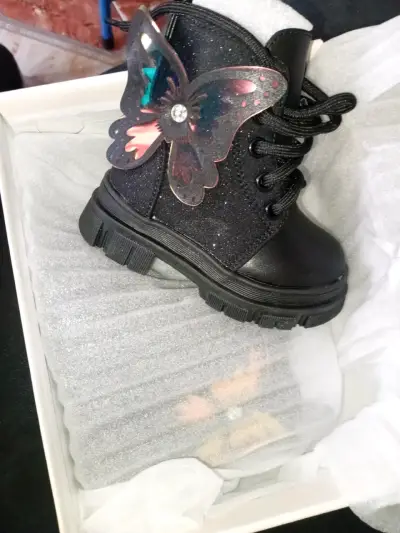 Botines negros con mariposa - miniatura 6