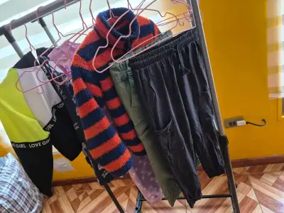 Lote de ropa variado - miniatura 1
