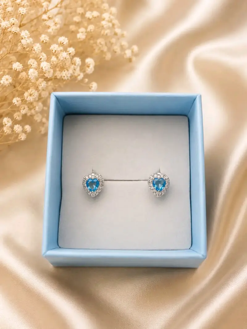 Aros de corazón con zafiros