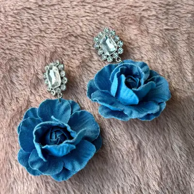 Aros con flores azules y cristales - miniatura 1