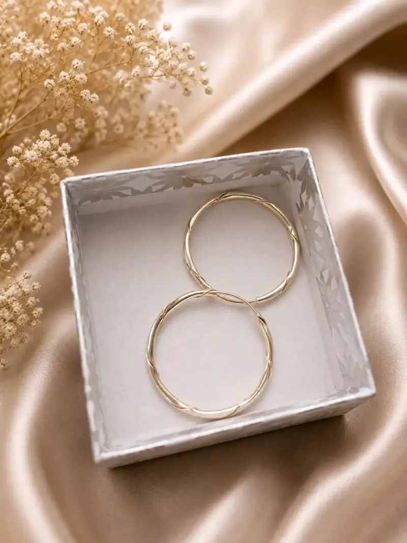 Aros dorados en caja