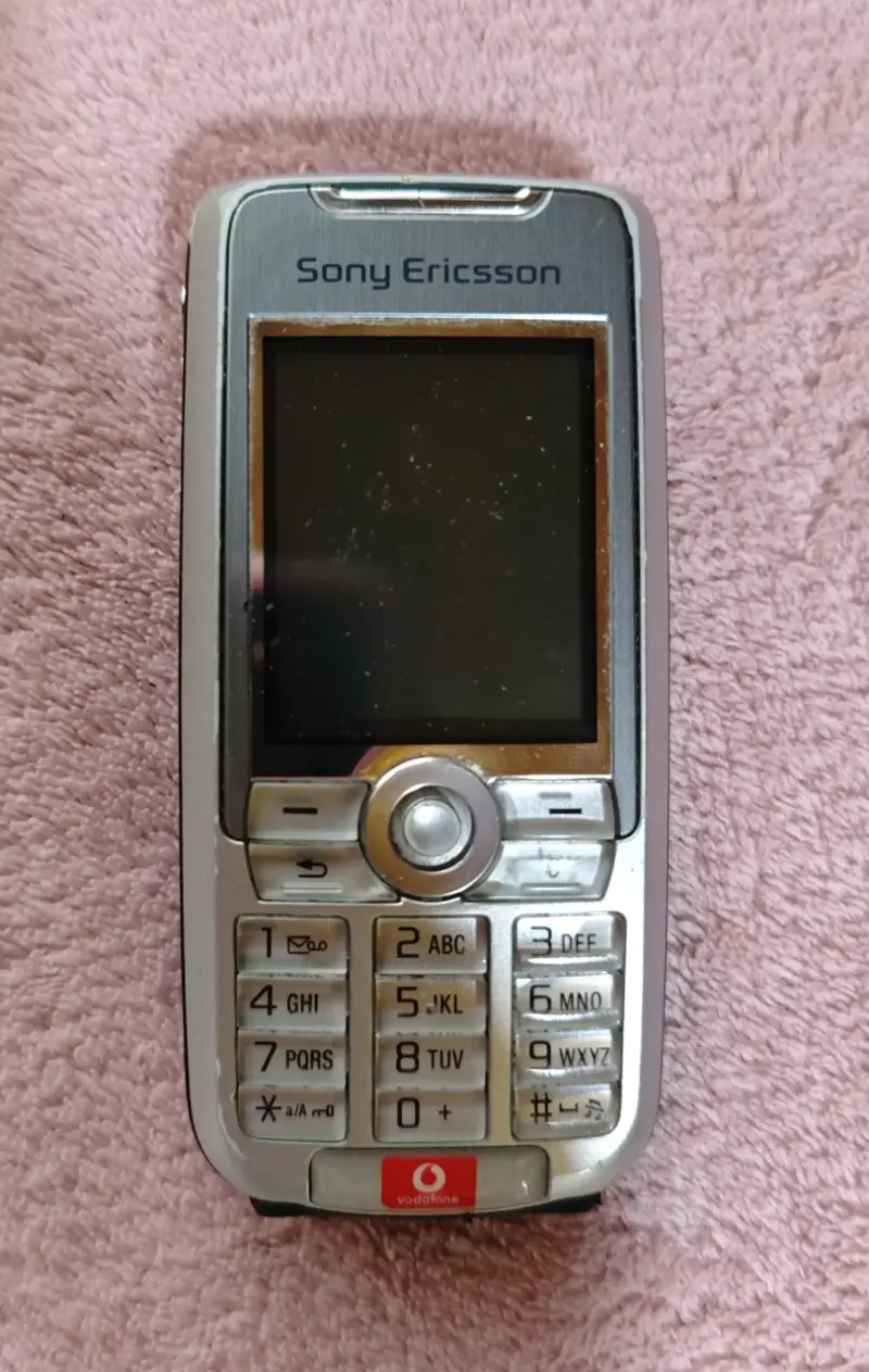 Teléfono Sony Ericsson K700i vintage - 2