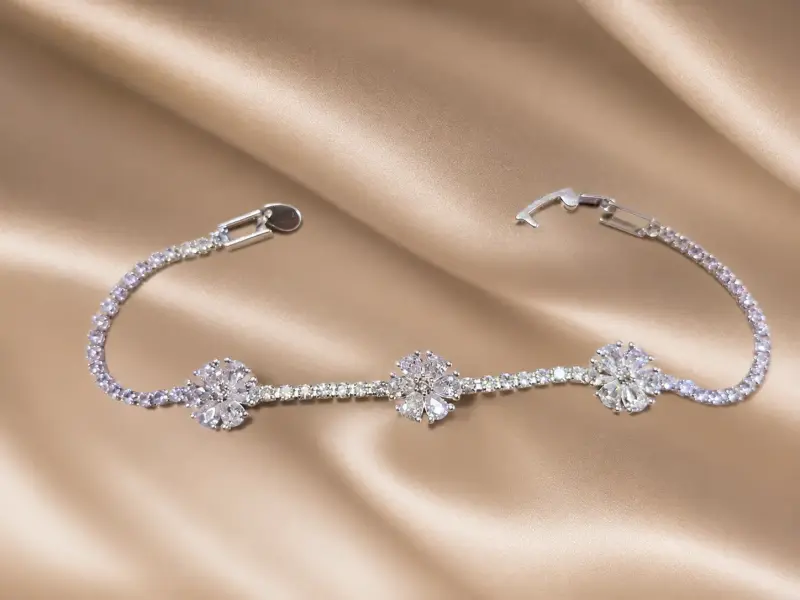 Pulsera de piedras brillantes
