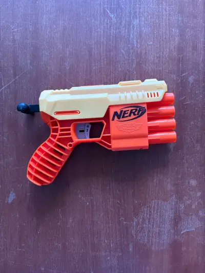 Set de pistolas Nerf coloridas - miniatura 5
