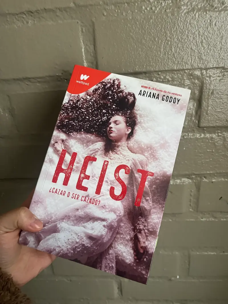 Libro Heist de Ariana Godoy